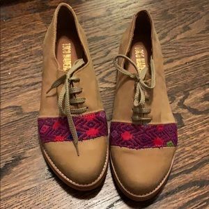 Super cool lace leather shoes with wooden heel